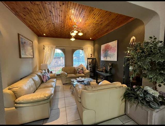 4 BEDROOM HOUSE FOR SALE IN SUNWARD PARK